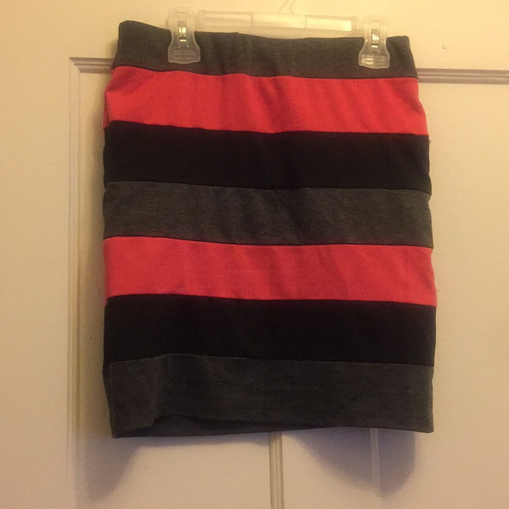 Fitted waist skirt